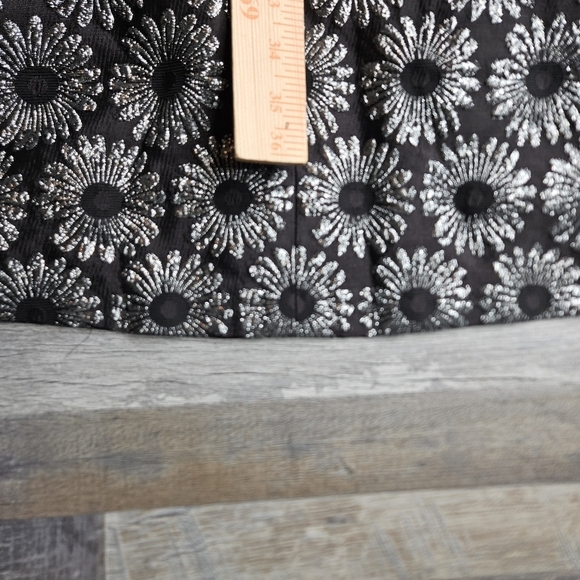 Talbots Sleeveless Black Dress with Silver Daisy Print Size 12 Lined - Picture 13 of 13